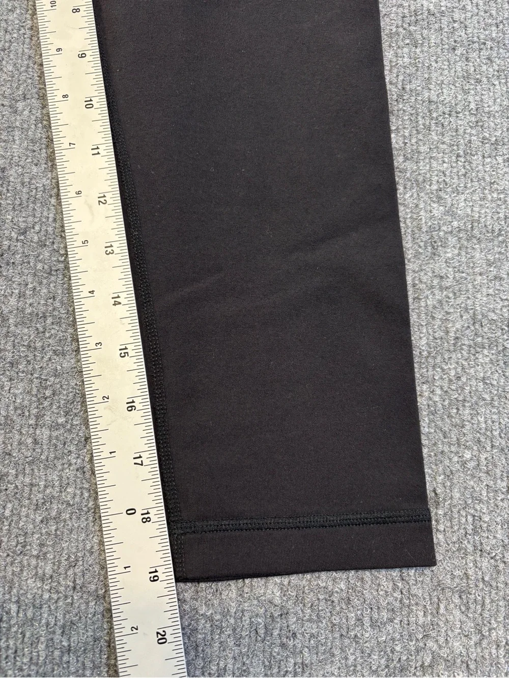 Lululemon Black High Rise Cropped Leggings Size 4 19
